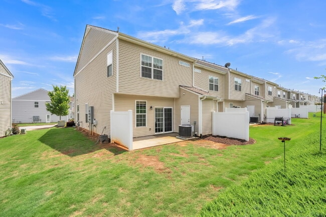 Building Photo - Luxury 3BR/2.5BA Townhome in Riverside Area with Modern Upgrades $1,850/mo rent
