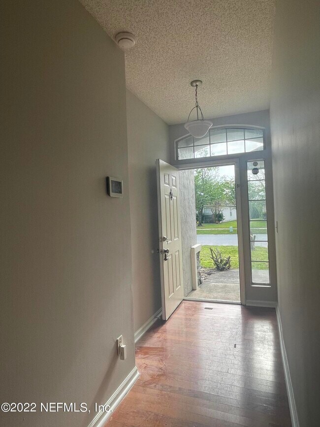 Building Photo - 3348 Volley Dr