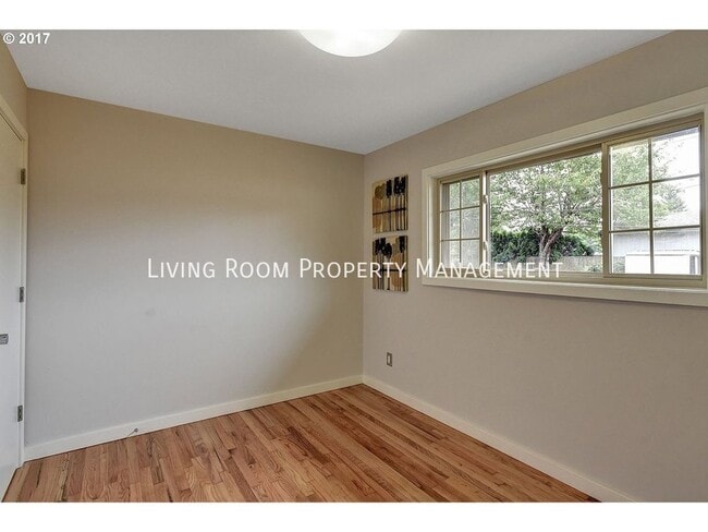 Building Photo - 11826 NE Sacramento St