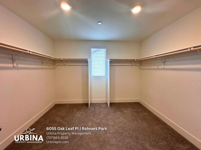 Building Photo - 6055 Oak Leaf Pl