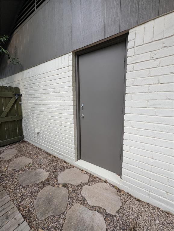 Building Photo - 2203 Western Trails Blvd