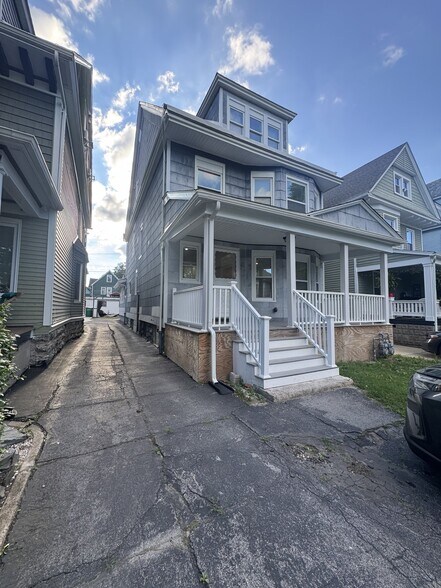 Building Photo - 348 Baynes St