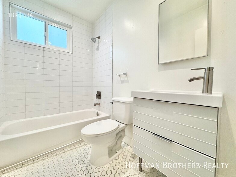 Building Photo - 859 S New Hampshire Ave