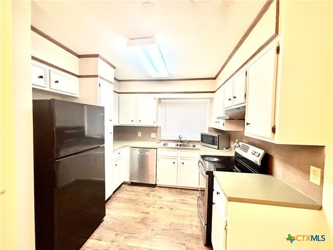 Building Photo - 127 Cabana Dr