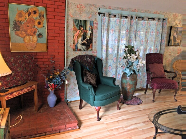 Living room - 111 Causeway Rd