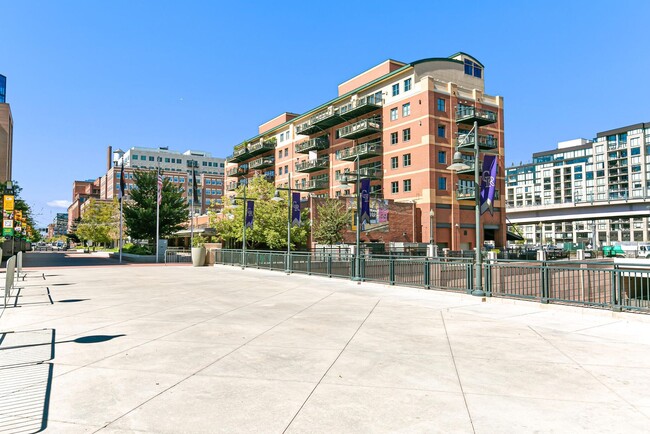 Building Photo - Luxury Condo in the Premier One Wynkoop Plaza