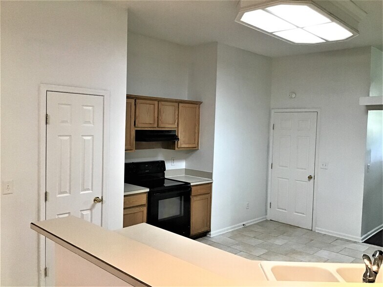 Building Photo - 2700 Darwin Ct