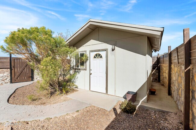 Building Photo - 1450 Senda Del Sol Ln