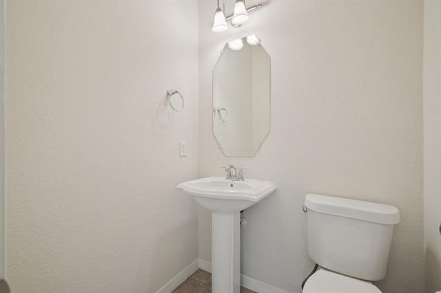 Building Photo - 3934 Amberwood Dr