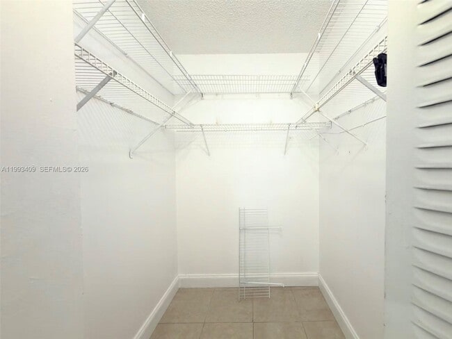 Building Photo - 609 S State Rd 7