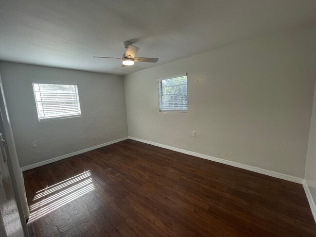 Building Photo - 3 BED/1 BATH, AVAILABLE NOW!
