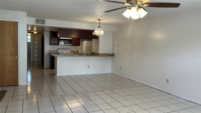 Building Photo - 5015 Laguna Bay Cir