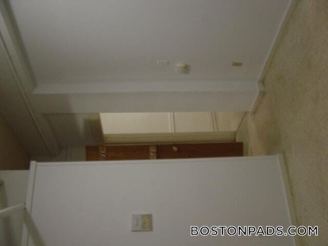 Building Photo - 137 Park Dr