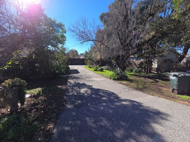 Building Photo - Remodeled 1 Bedroom 1 Bath located in the middle of Ojai