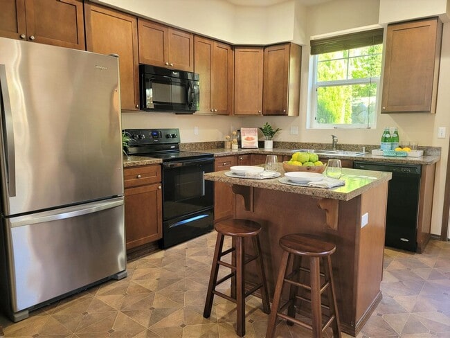 Building Photo - 2 Bedroom Townhome in Beautiful Poulsbo Place