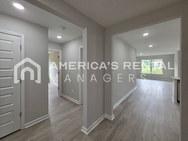 Building Photo - 10304 Bramlett Way