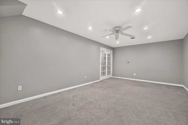 Building Photo - 6455 Saddlebrook Ln
