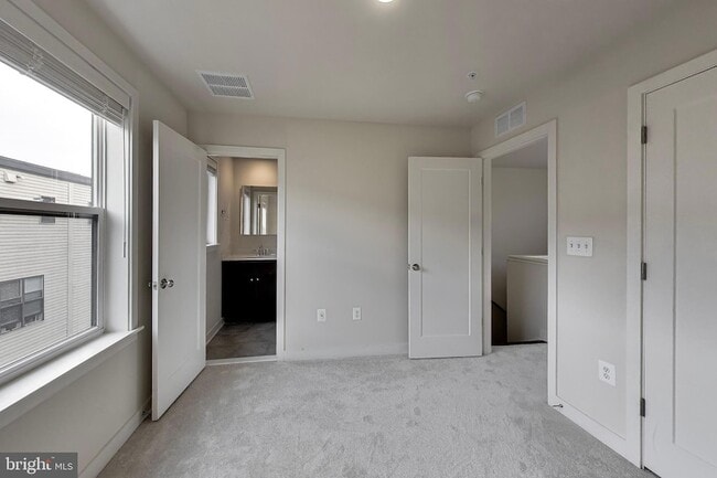 Building Photo - 16616 Crabbs Branch Way