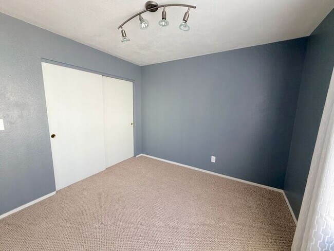 Building Photo - Reno Riverfront Condo - Single Story with Garage