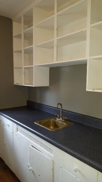 Building Photo - 5552 Kendall Dr