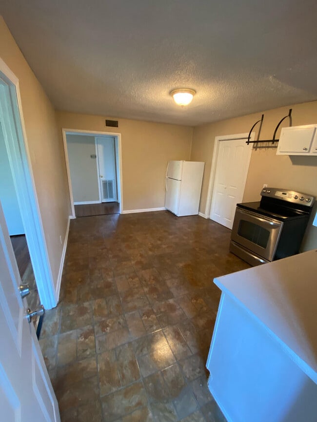 Primary Photo - North Shore Area 2 Bedroom Duplex