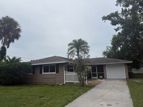 Building Photo - 3 Bedroom 2 Bath Single Family Home w/Garage & Bonus Room