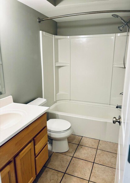 Building Photo - 835 Grand Ave NE