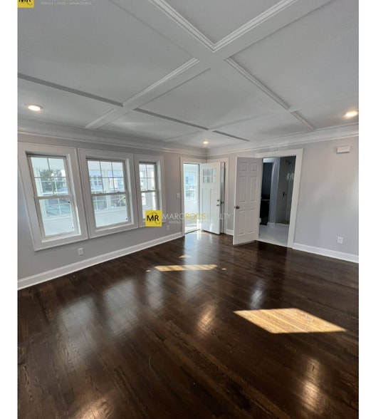 Building Photo - 12 Lawrence St