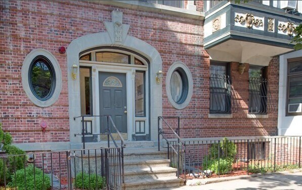 Building Photo - 75 Burbank St