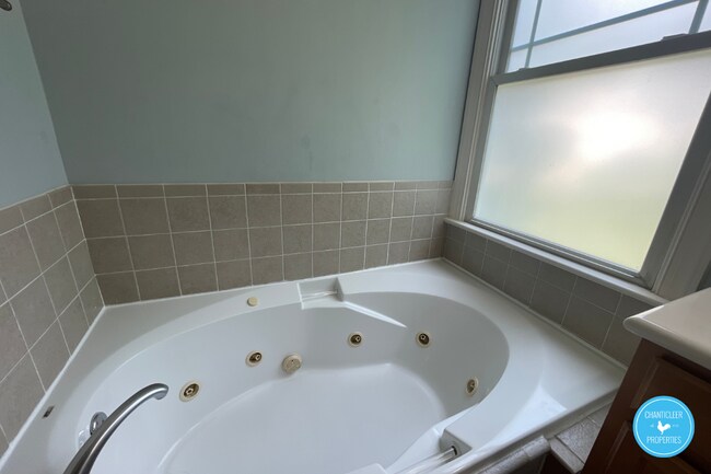 Building Photo - 8105 Last Oak Ct