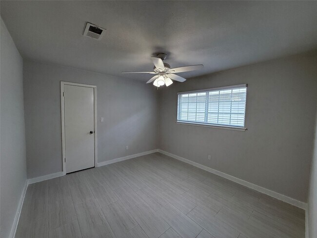 Building Photo - 6518 Briar Terrace Dr