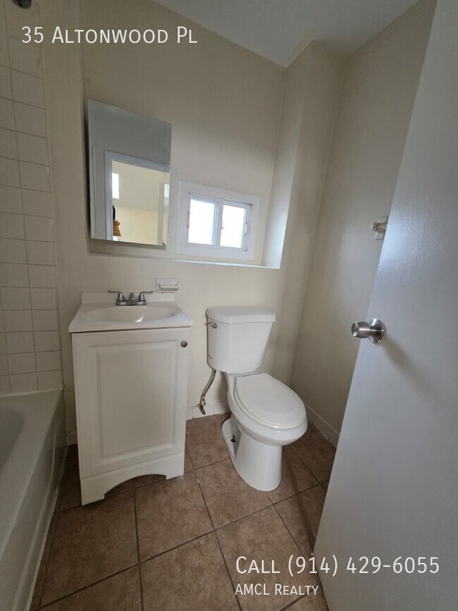 Building Photo - 35 Altonwood Pl