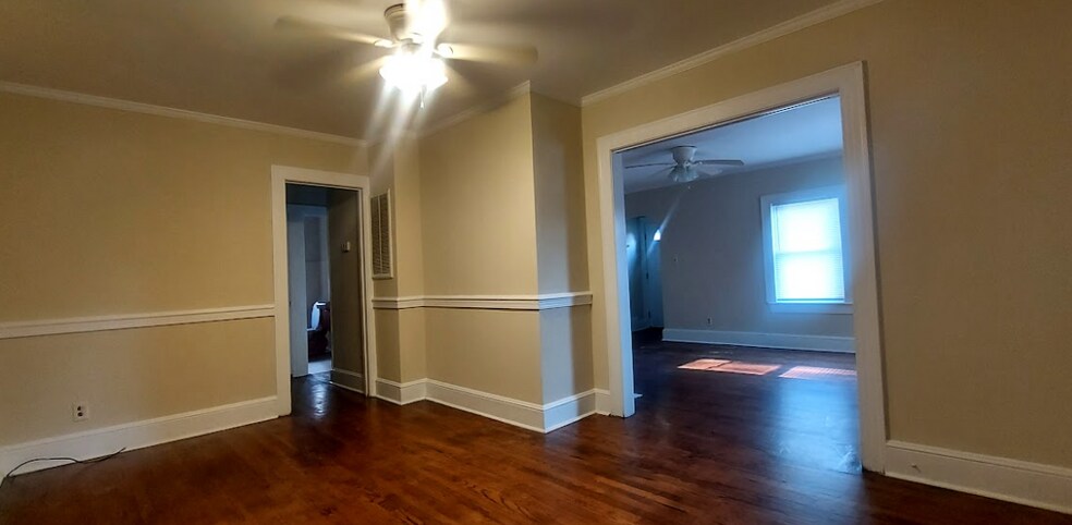 Building Photo - 1708 E 4th St