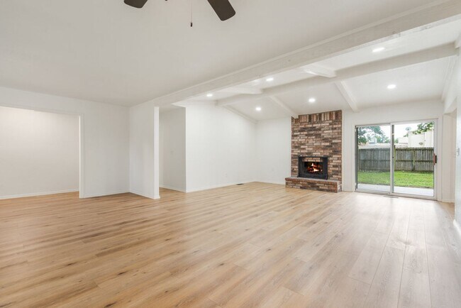 Building Photo - 3 Bed | 2 Bath near Downtown Tulsa!