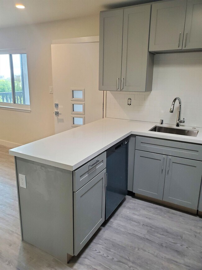 Building Photo - 34 Visitacion Ave