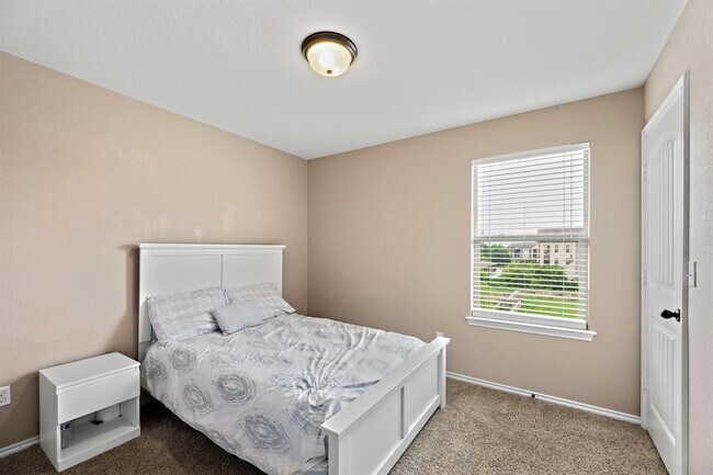 Building Photo - 1501 Arial Dr