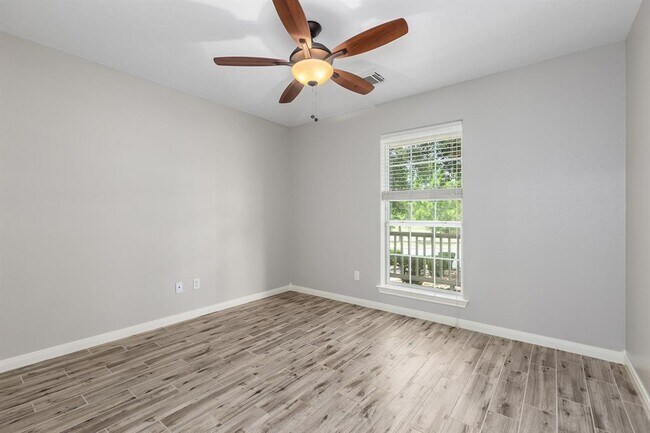 Building Photo - 12830 Point Aquarius Blvd
