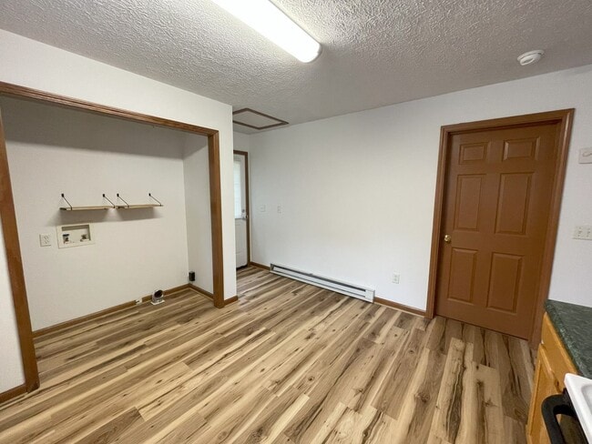 Building Photo - 152 Cecil St