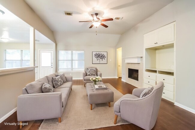 Building Photo - 26967 Crown Haven Ct