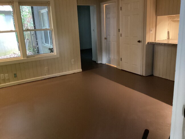 Building Photo - 612 Leawood Dr