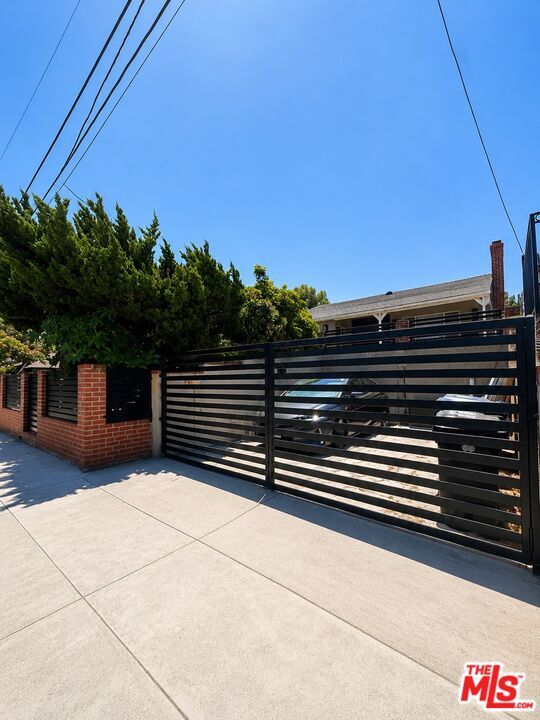 Building Photo - 5543 Via Marisol