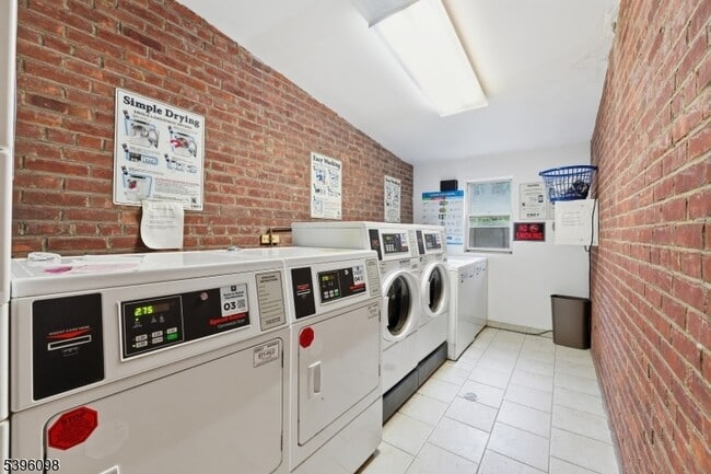 Building Photo - 2520 John F. Kennedy Blvd