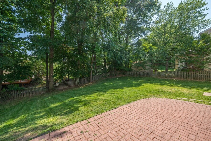 Building Photo - 6119 Oaklawn Ln