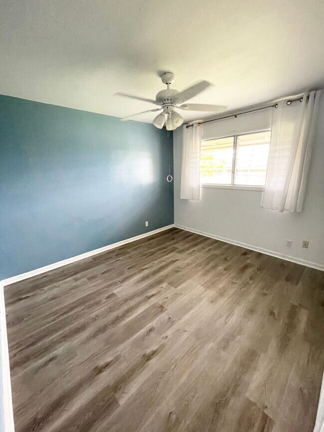 Building Photo - 3 bed, 2 bath w/ 2 parking stalls at Aikahi Gardens!