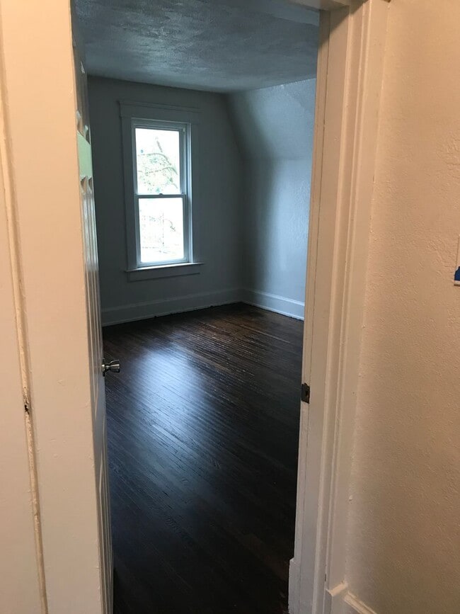 Building Photo - 943 Brice Ave