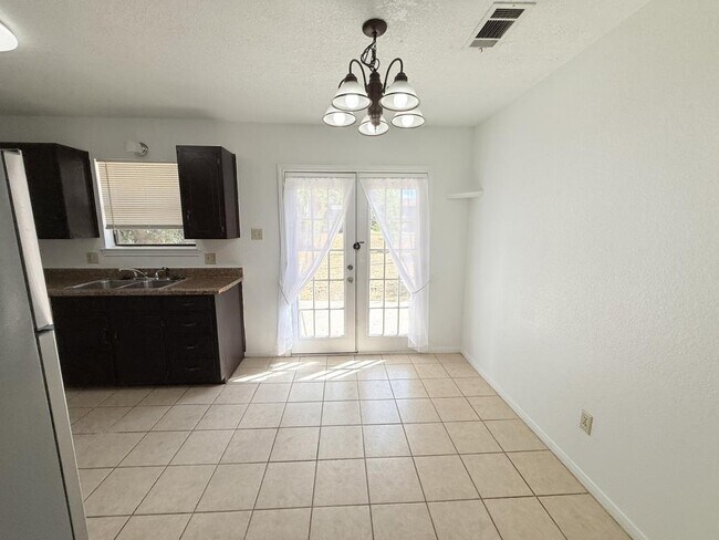 Building Photo - 206 Jason Dr