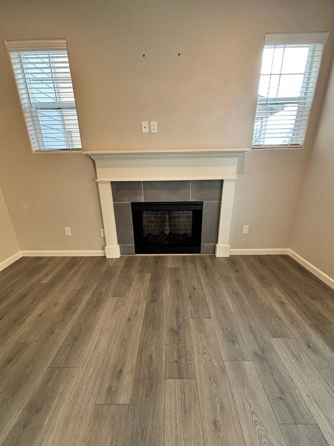 Building Photo - River Terrace Townhome available now!!