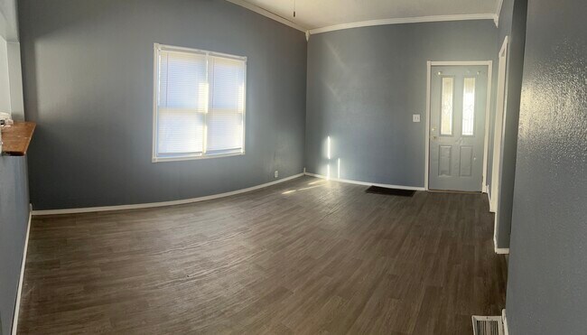 LIVINGROOM - 2629 Diehn Ave
