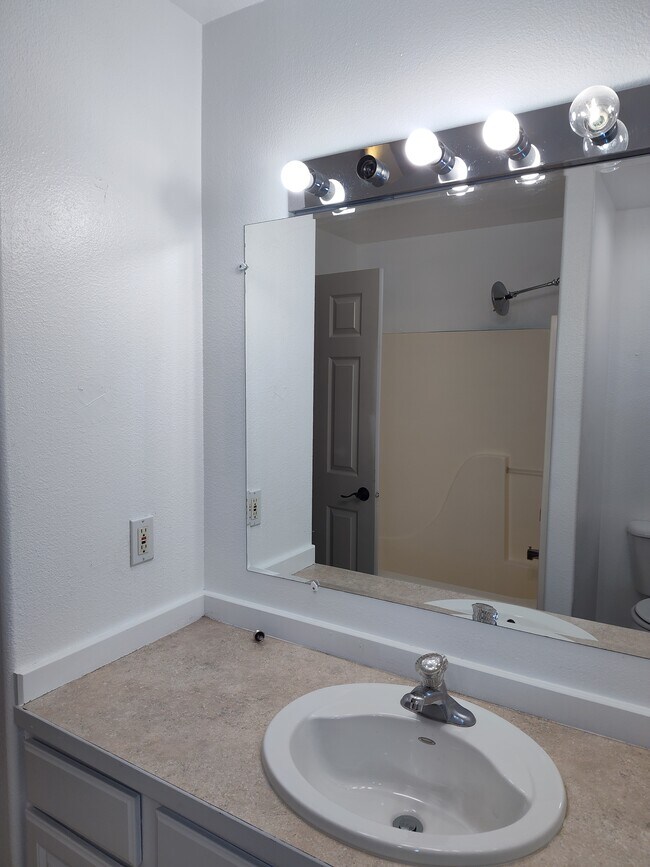 Building Photo - Costich Condo