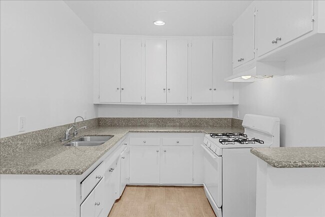 Building Photo - 3116 W 99th St